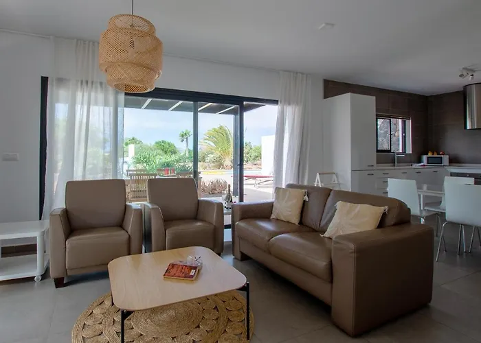 Wind Wave 28b - Heated & Shared Pool Holiday home La Oliva