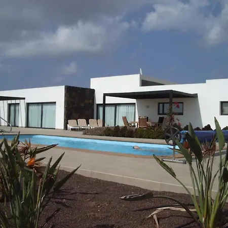 Wind Wave 28b - Heated & Shared Pool * La Oliva